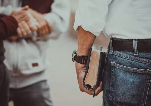 photo-1559534703-e191bce0d946